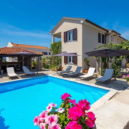 Apartment Apartments Bugenvila Brzac Brzac