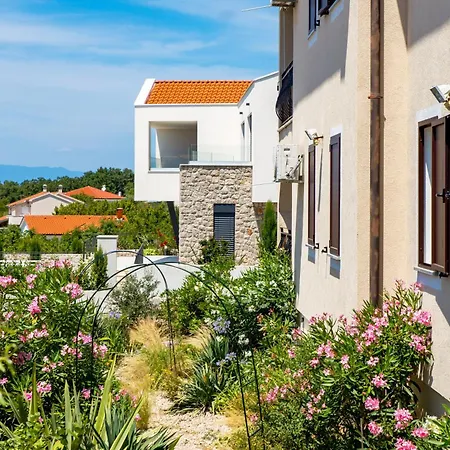 Apartment Apartments Bugenvila Brzac