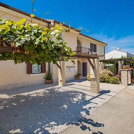 Apartment Apartments Bugenvila Brzac *