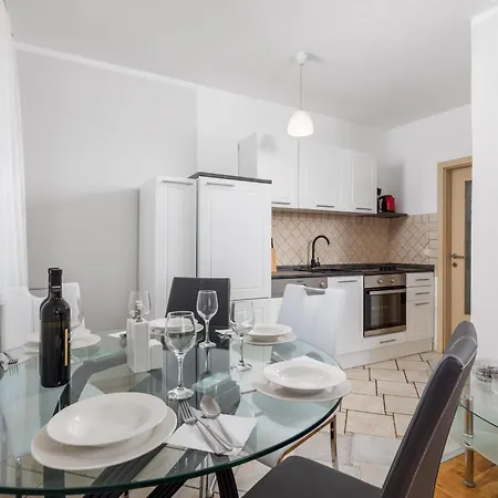 Apartments Bugenvila Brzac Apartment Brzac