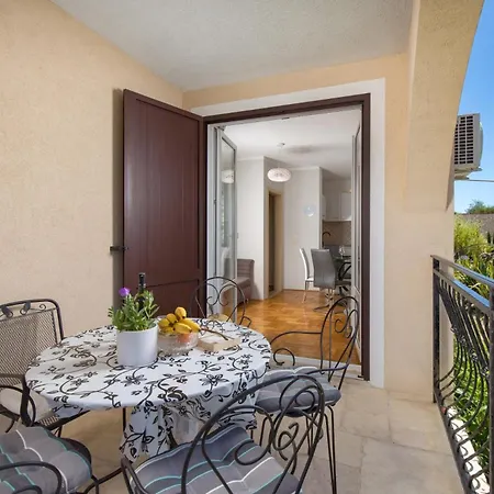 Apartment Apartments Bugenvila Brzac