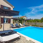 Bugenvila Apartmán Brzac