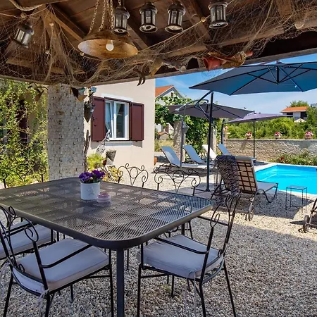 Apartman Bugenvila Brzac